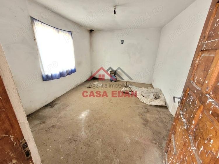 Casă cu 4 camere cu Teren 2284 Mp în Băicoi