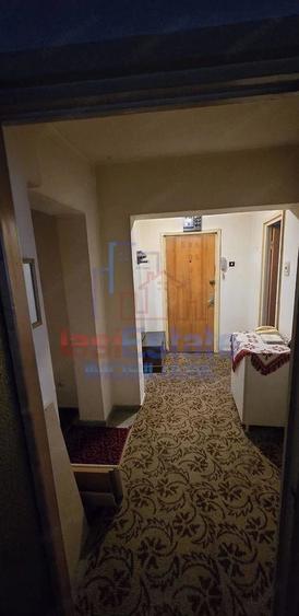 Apartament cu 4 camere decomandat în Filiași