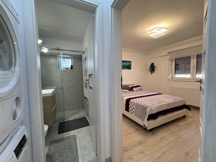 Apartament cu 3 camere decomandat, mobilat în