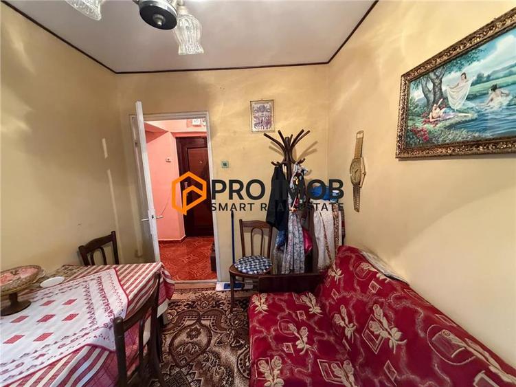 Apartament cu 3 camere decomandat în 1 Decembrie