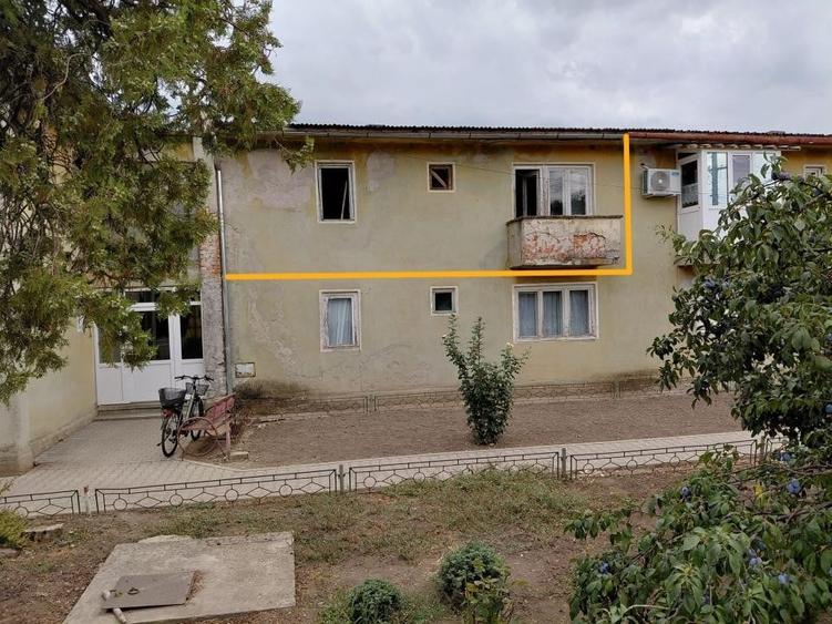 Apartament cu 4 camere decomandat în Peregu Mare