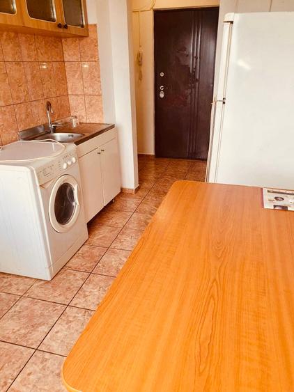 Apartament cu 2 camere decomandat în Vitan