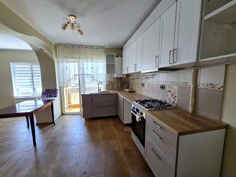 Apartament cu 3 camere decomandat în Florești — fotografia 1