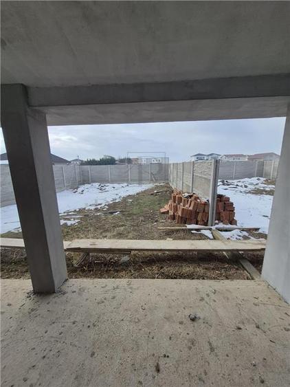 Duplex cu 4 camere cu Canalizare în Moșnița Nouă