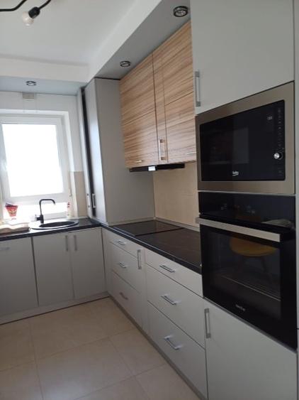 Apartament cu 3 camere decomandat, mobilat în Tractorul