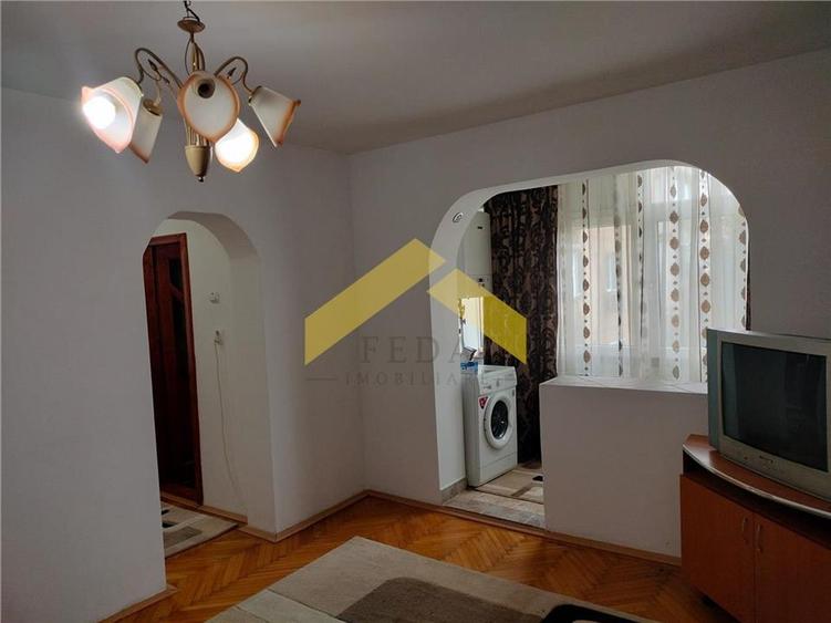 Apartament cu 4 camere semidecomandat în Aurel Vlaicu