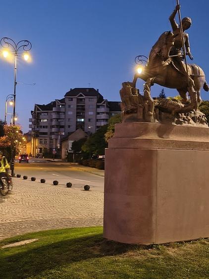 Apartament cu 3 camere decomandat în Central