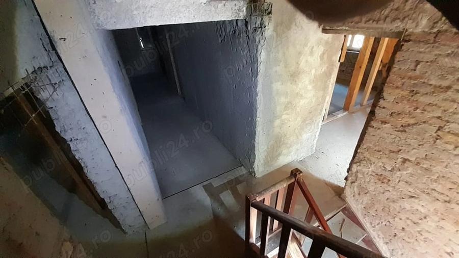 Casă cu 6 camere cu Teren 4950 Mp în Timișu de Sus