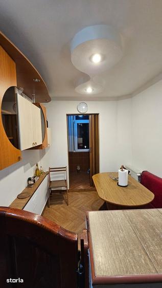Apartament cu 3 camere decomandat în Calea București