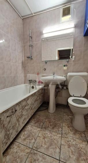 Apartament cu 3 camere semidecomandat, mobilat în Drumul Taberei