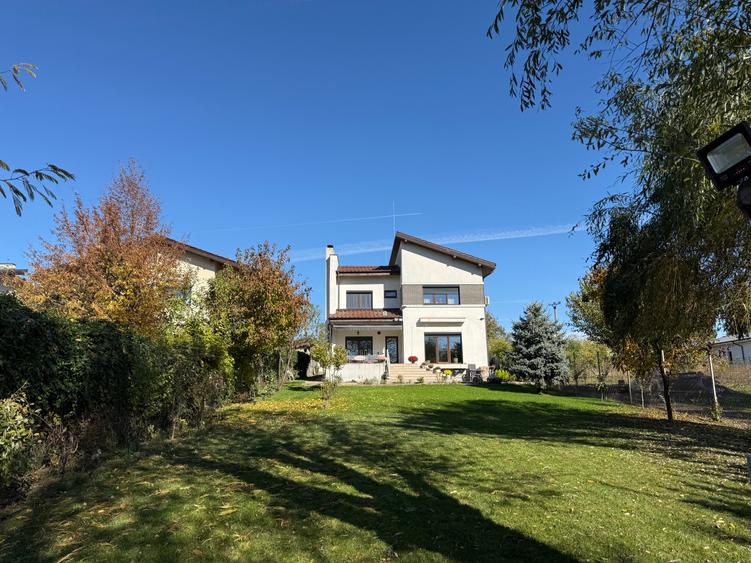 Casă individuală cu 6 camere cu Teren 1100 Mp în Afumați