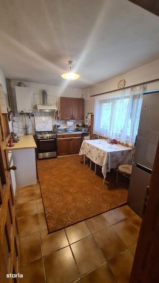 Casă cu 5 camere cu Teren 475 Mp în Central