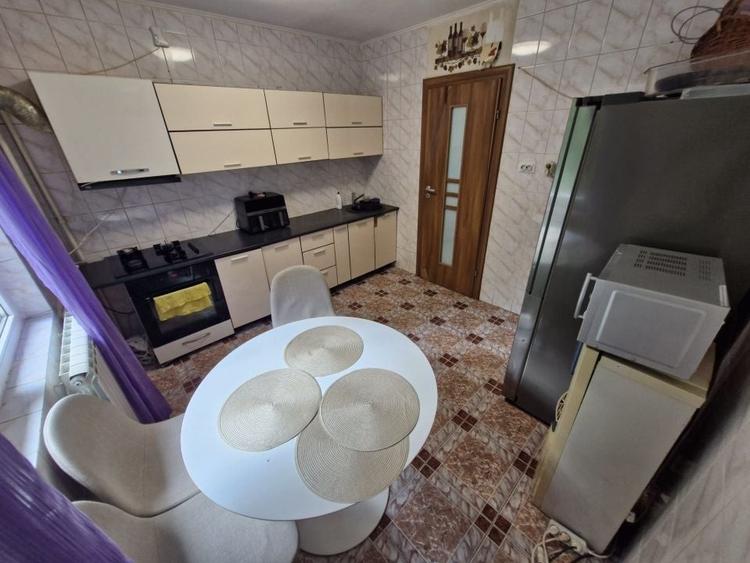 Apartament cu 3 camere decomandat, mobilat în Vitan Mall