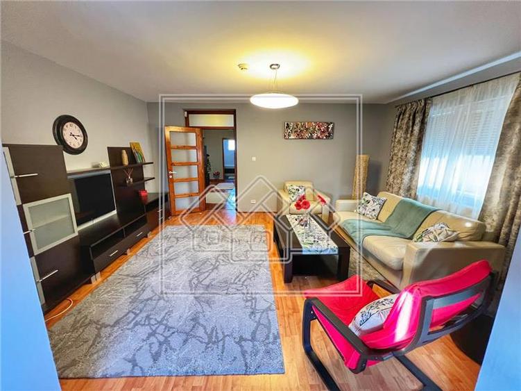 Apartament cu 3 camere decomandat în Șelimbăr