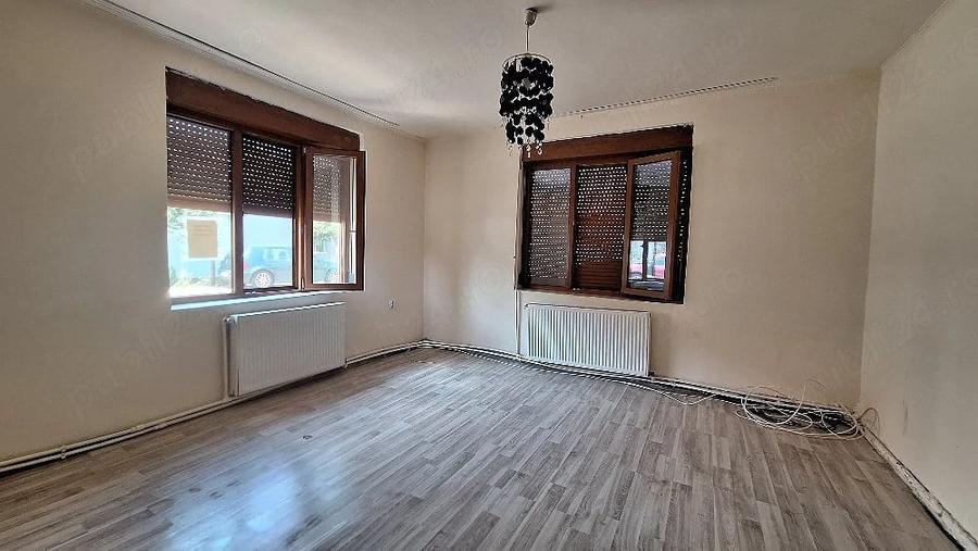 Casă cu 6 camere cu Teren 479 Mp în Ghiroda