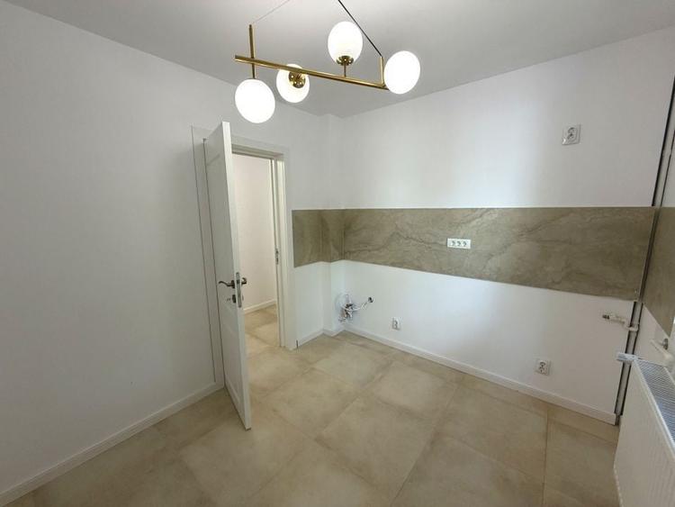 Apartament cu 3 camere semidecomandat în Floreasca