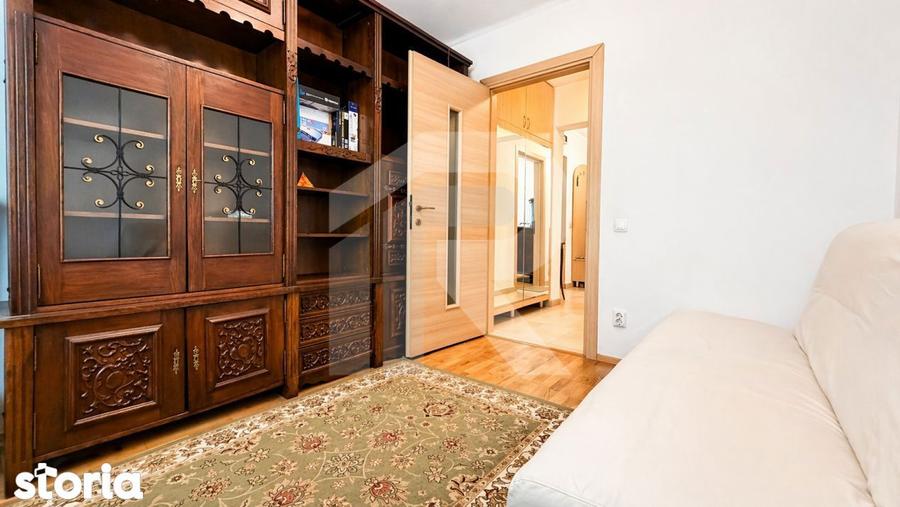 Apartament cu 3 camere, mobilat în Tei