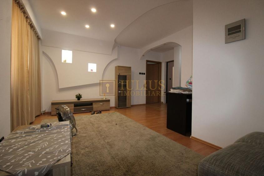 Apartament cu 3 camere semidecomandat, mobilat în Complex Studențesc