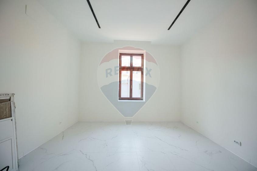 Apartament cu 4 camere decomandat în Ultracentral