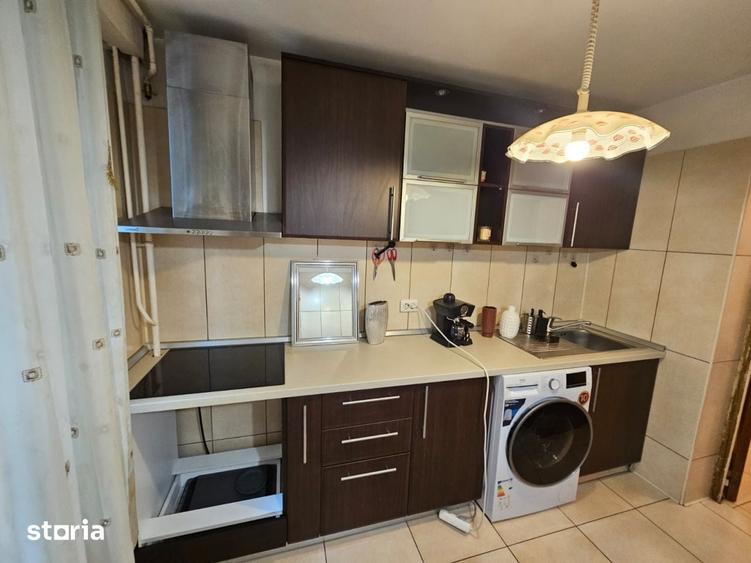 Apartament cu 3 camere semidecomandat în Militari