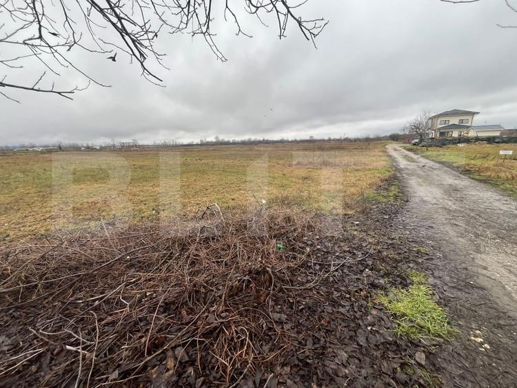 Teren agricol extravilan de 1578 mp, în Micro 11