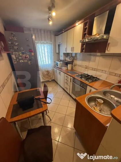 Apartament cu 3 camere decomandat în Ștefan cel Mare