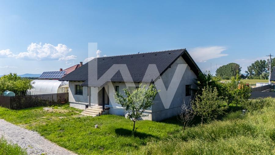 Casă individuală cu 4 camere cu Teren 475 Mp în Sânpetru