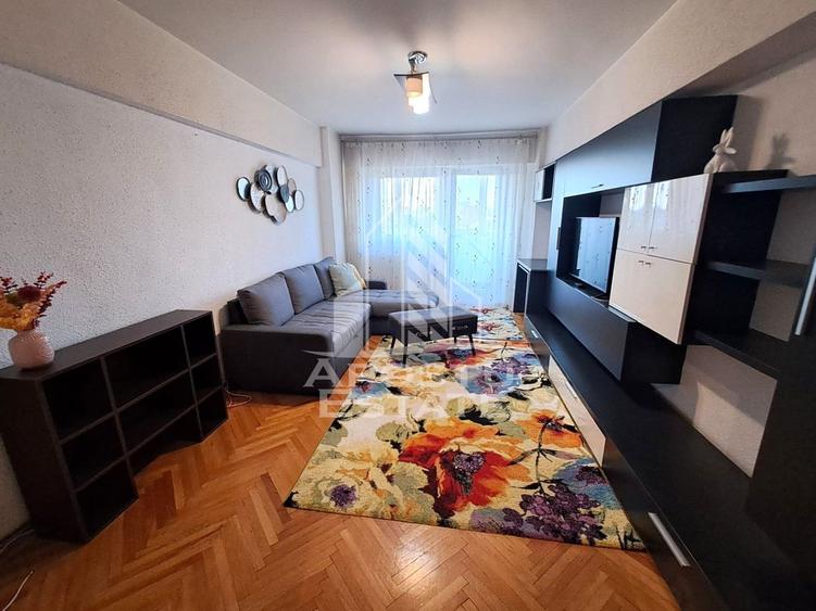 Apartament cu 3 camere decomandat, mobilat în Aradului