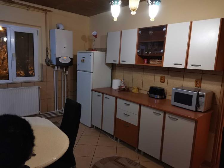 Apartament cu 2 camere semidecomandat, mobilat în Central