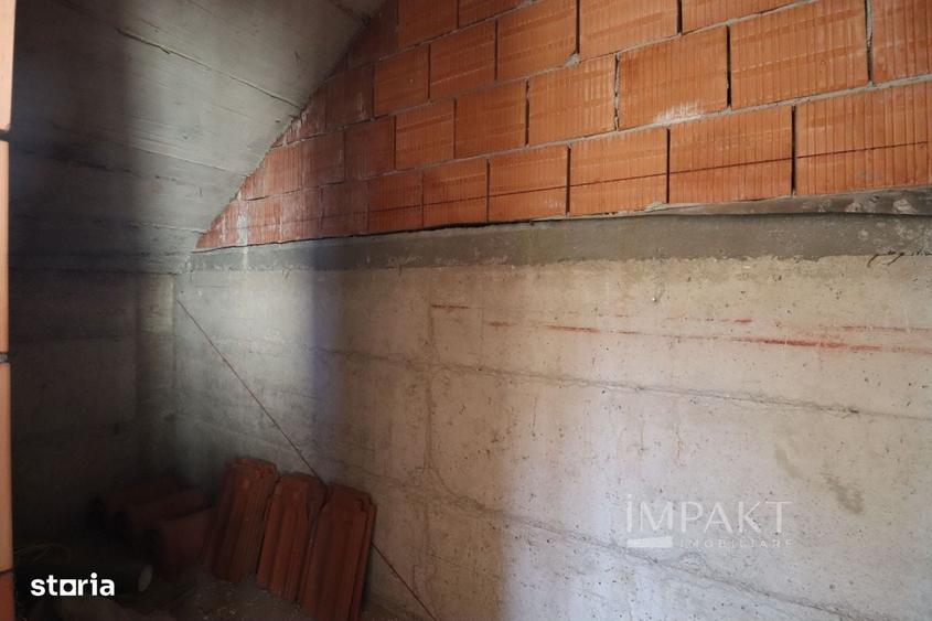 Casă cu 4 camere în Luna