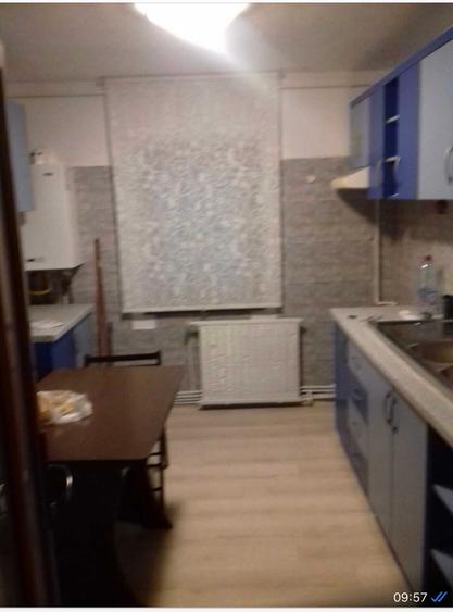 Apartament cu 3 camere decomandat în Nicolina