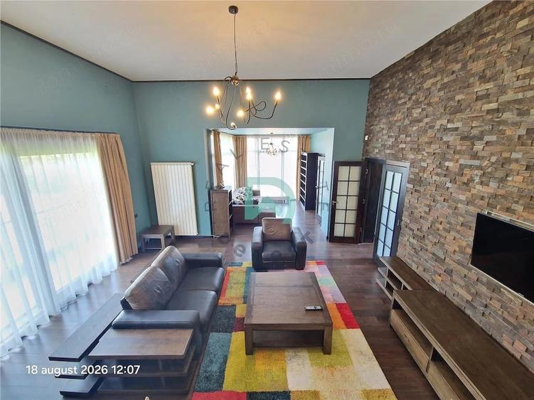 Casă cu 7 camere cu Teren 1000 Mp în Central