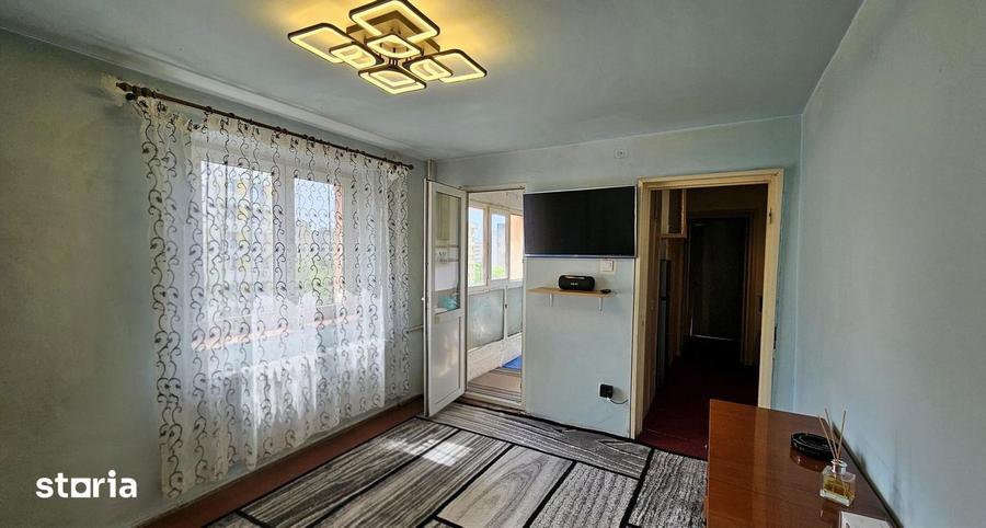Apartament cu 2 camere, mobilat în Tei