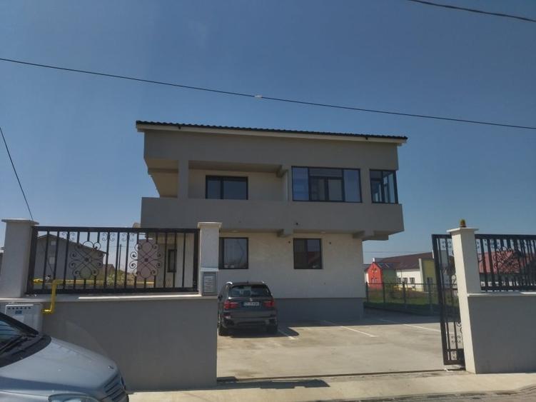 Apartament cu 2 camere decomandat, mobilat în Cumpăna