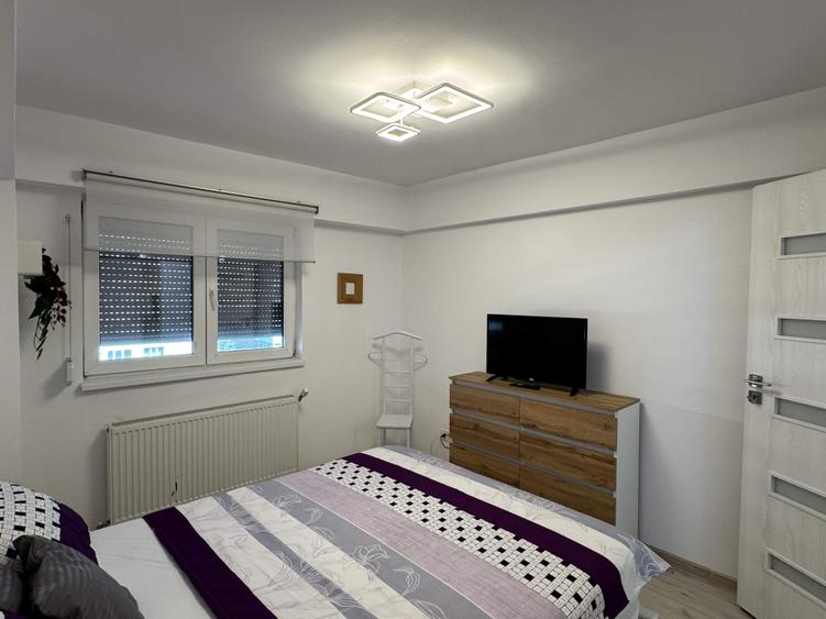 Apartament cu 3 camere decomandat, mobilat în