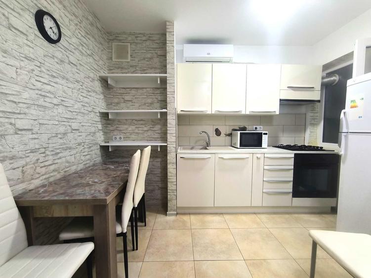 Apartament cu 3 camere semidecomandat în Central
