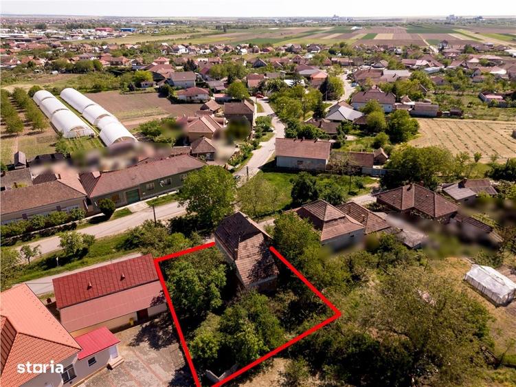 Casă cu 3 camere cu Teren 542 Mp în Sântion