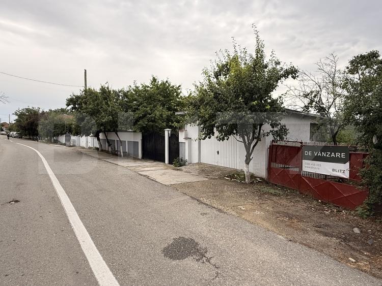 Casă individuală cu 4 camere cu Canalizare în Preajba