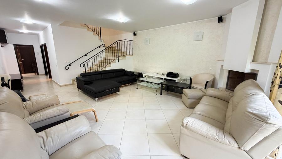 Duplex cu 5 camere cu Canalizare în Pipera