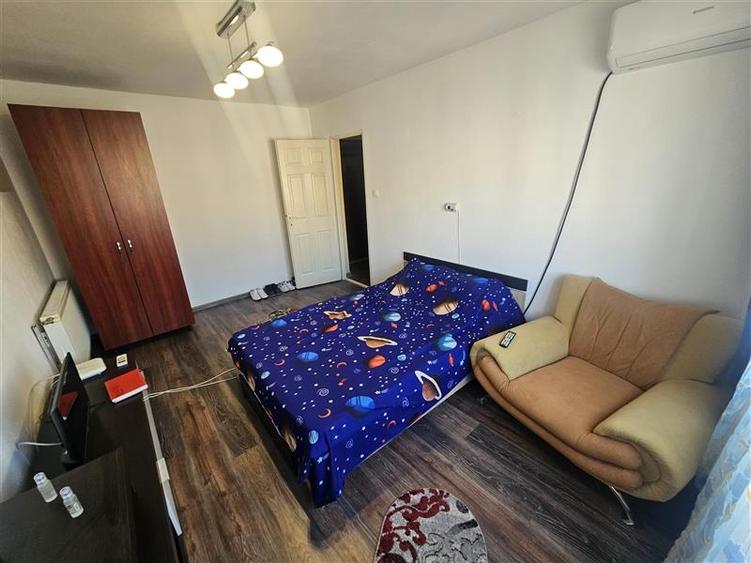 Garsonieră decomandată, mobilată în Micro IV