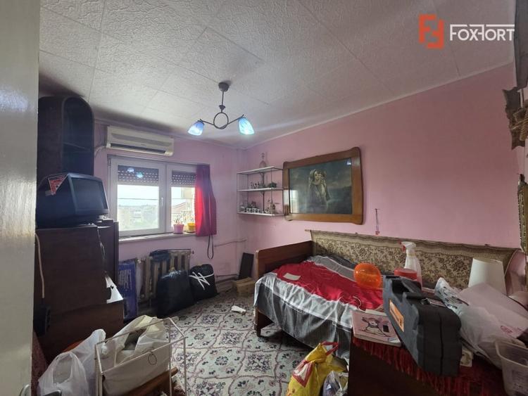 Apartament cu 4 camere semidecomandat în Micălaca