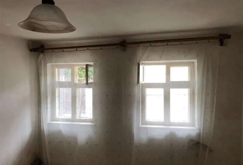 Casă individuală cu 2 camere cu Canalizare în Centrul Istoric