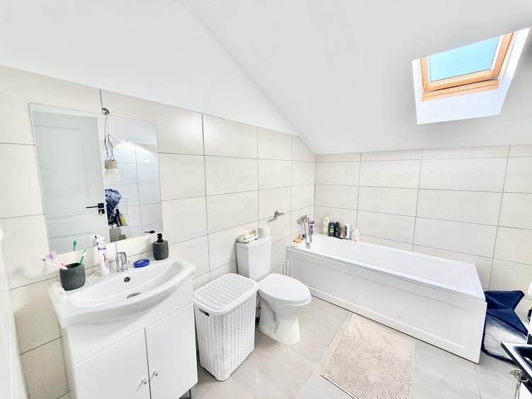 Duplex cu 3 camere cu Teren 300 Mp în Moșnița Veche
