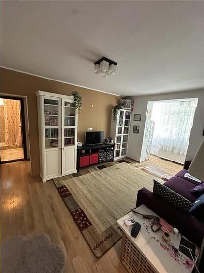 Apartament cu 2 camere semidecomandat în Costin Georgian