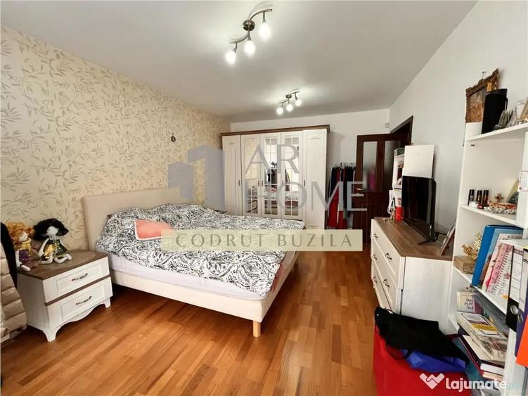 Casă cu 5 camere cu Teren 300 Mp în Central