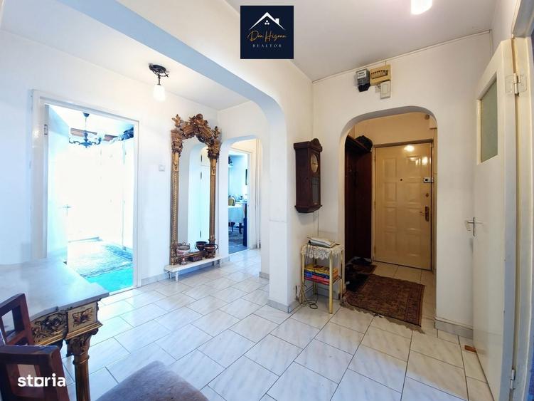 Apartament cu 4 camere decomandat în Tineretului