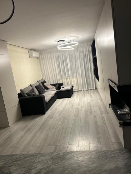 Apartament cu 3 camere decomandat, mobilat în Central