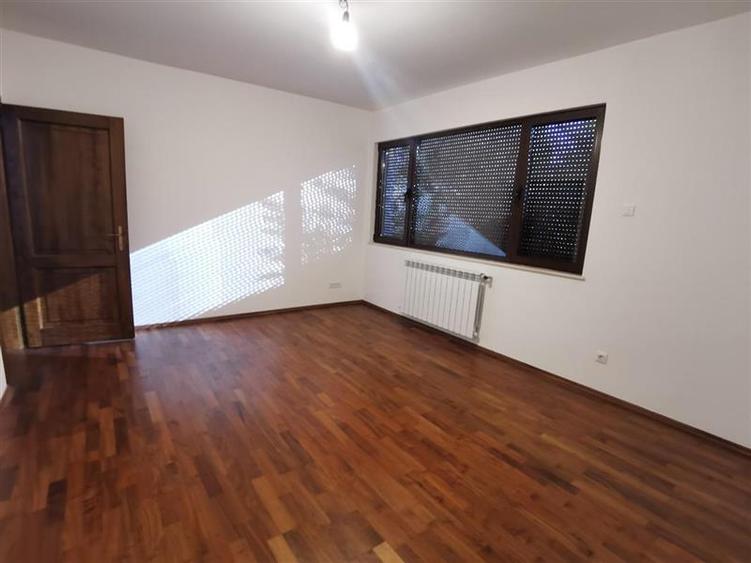 Casă individuală cu 9 camere cu Piscina în Banu Manta