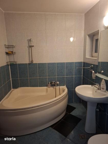 Apartament cu 3 camere decomandat în Tei