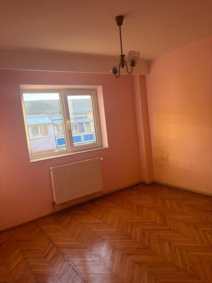 Apartament cu 3 camere decomandat în Micro 16